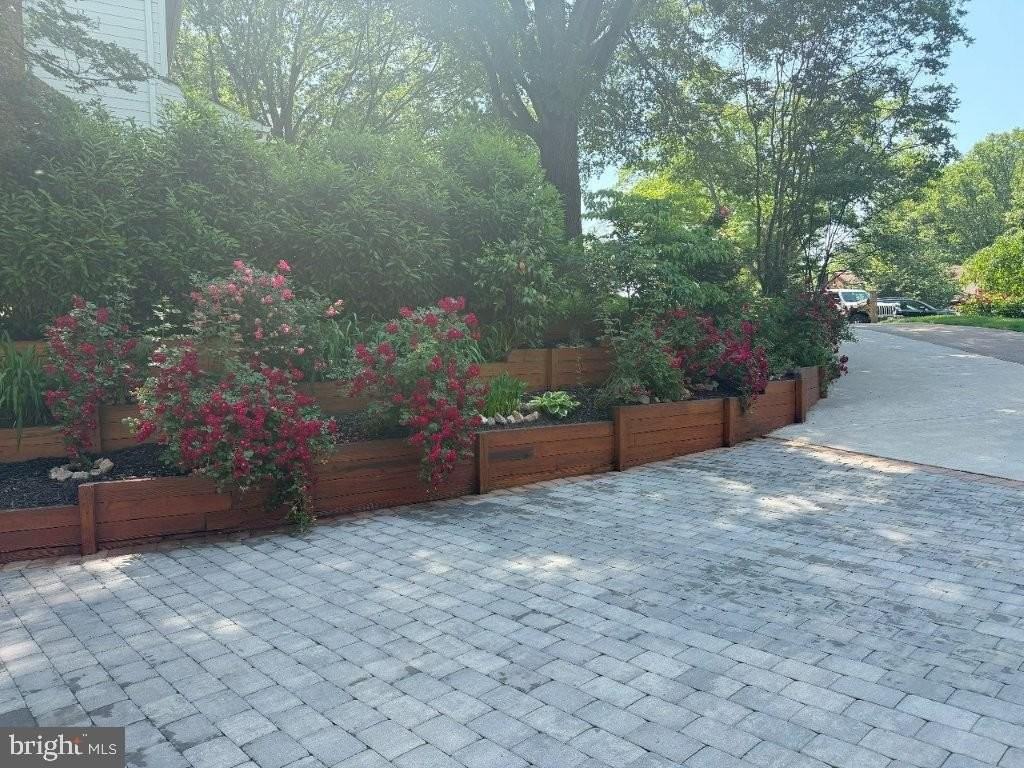 7801 Cliffside Ct - Photo 5 of 50