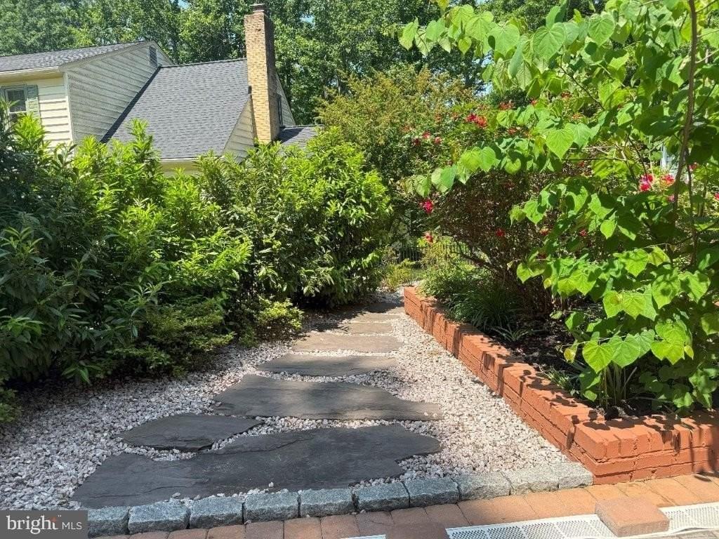 7801 Cliffside Ct - Photo 6 of 50