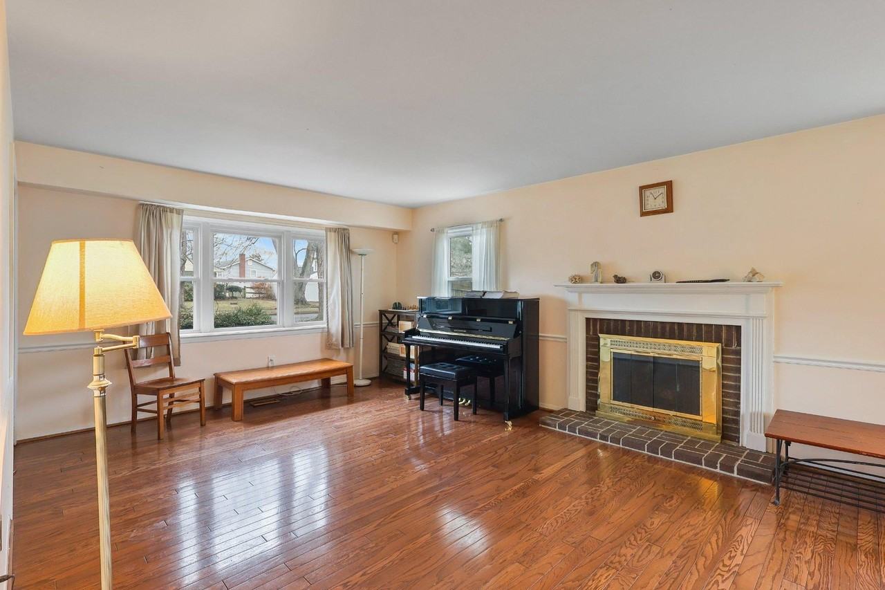 4228 Pageant Ln - Photo 3 of 33