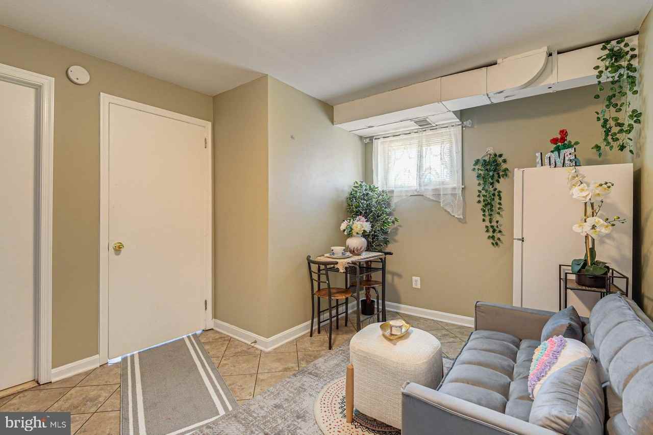 5929 Camberly Ave - Photo 6 of 24