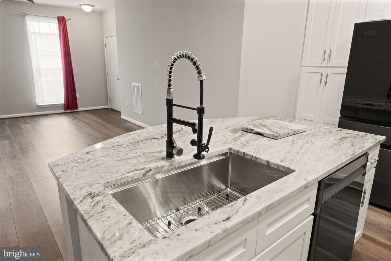 9541 Center St - Photo 2 of 42