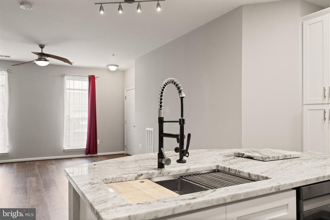 9541 Center St - Photo 6 of 42