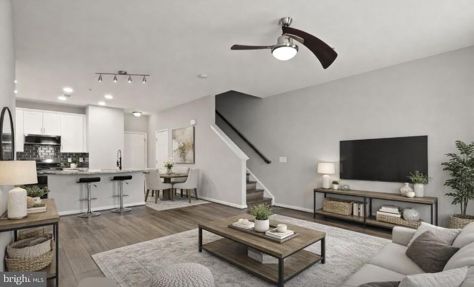 9541 Center St - Photo 7 of 42