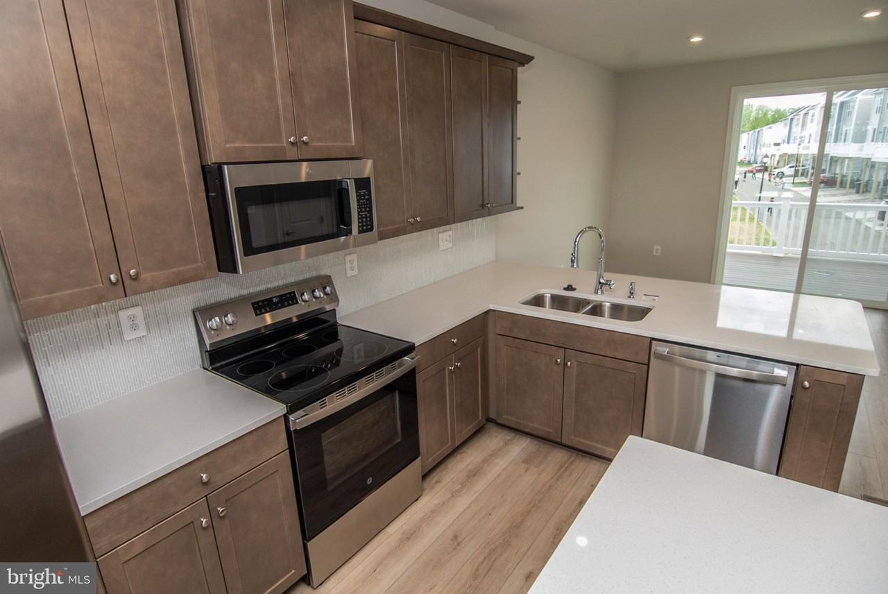 9376 Tanfield Dr - Photo 5 of 50