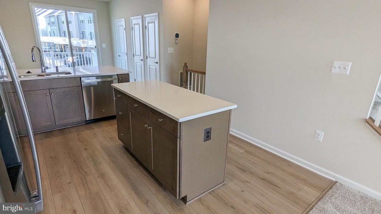 9376 Tanfield Dr - Photo 6 of 50