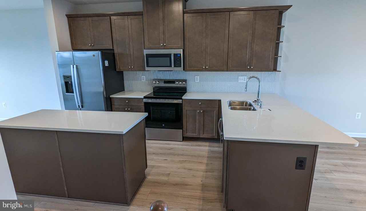 9376 Tanfield Dr - Photo 7 of 50