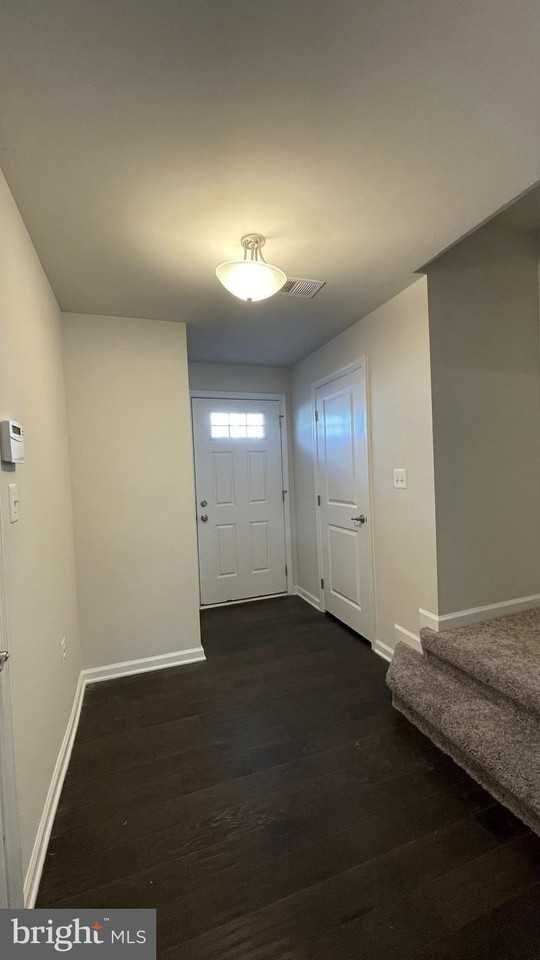 407 Streamview Dr - Photo 2 of 20