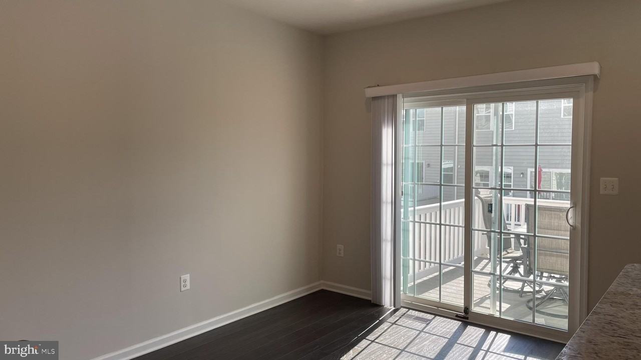 407 Streamview Dr - Photo 5 of 20