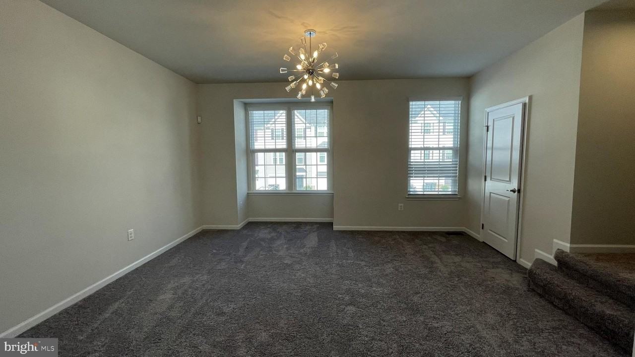 407 Streamview Dr - Photo 6 of 20