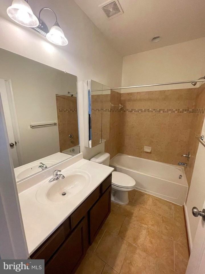 327 Woodstream Blvd - Photo 5 of 14