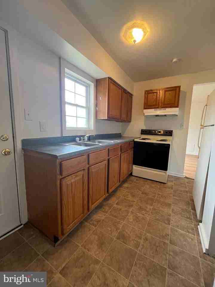 414 N High St - Photo 3 of 23