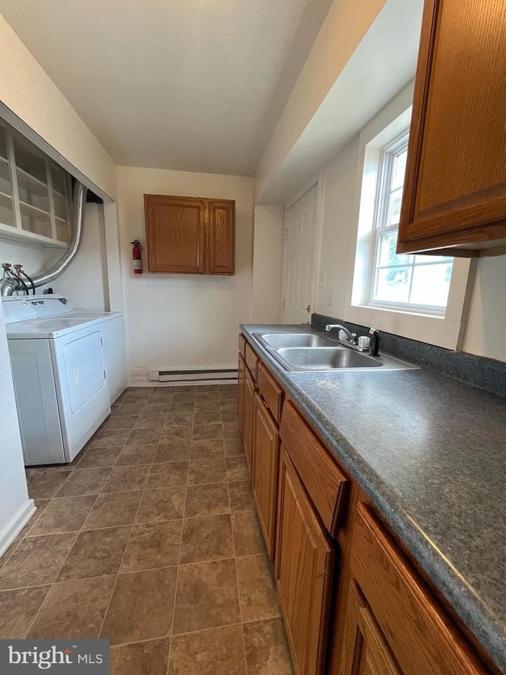 414 N High St - Photo 5 of 23