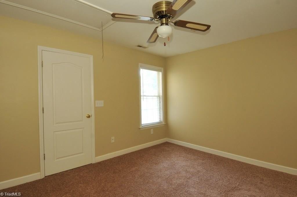 128 Troonsway Rd - Photo 2 of 11