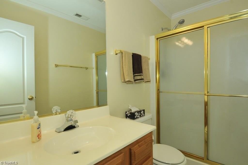 128 Troonsway Rd - Photo 4 of 11
