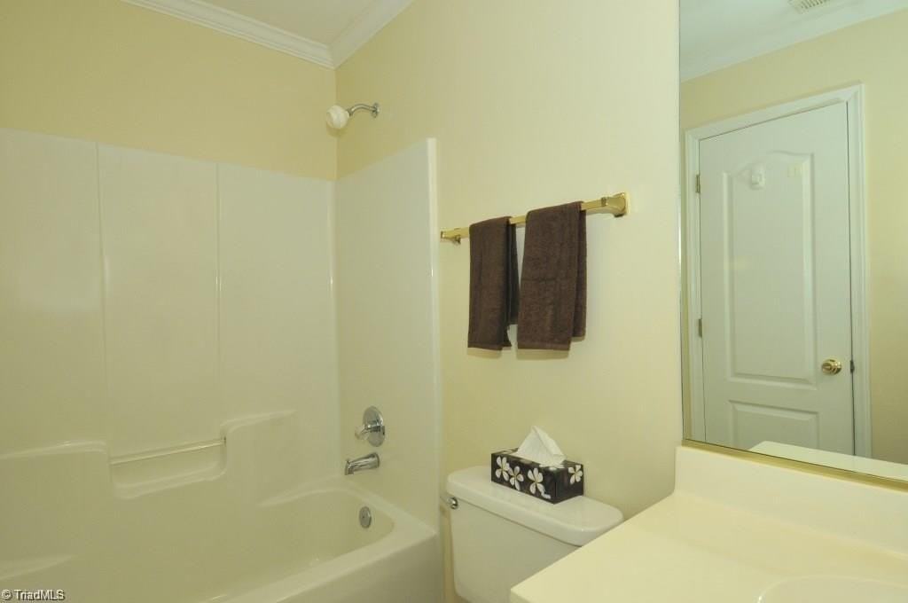 128 Troonsway Rd - Photo 5 of 11