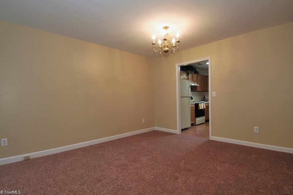 128 Troonsway Rd - Photo 6 of 11