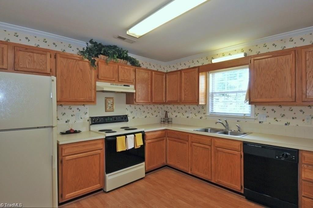 128 Troonsway Rd - Photo 7 of 11