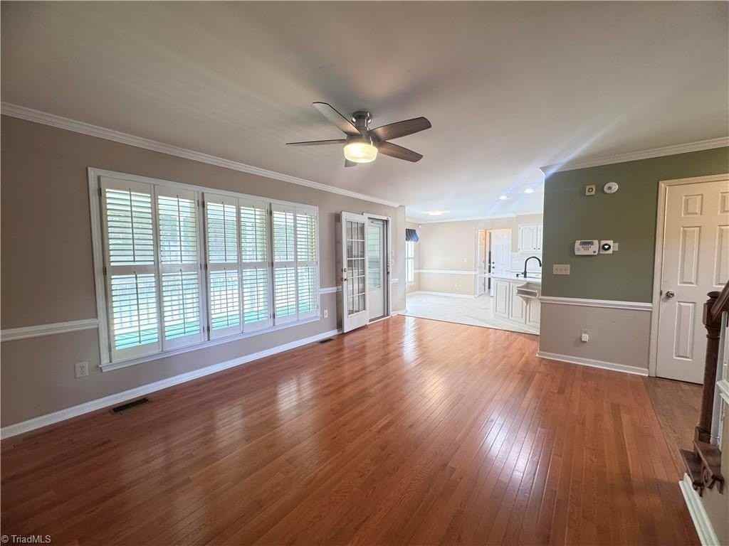 801 Driftwood Dr - Photo 5 of 49