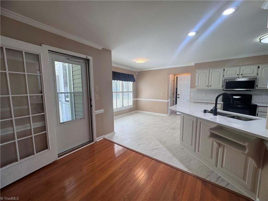 801 Driftwood Dr - Photo 7 of 49