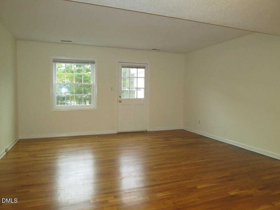 400 Davie Rd #8 - Photo 4 of 17
