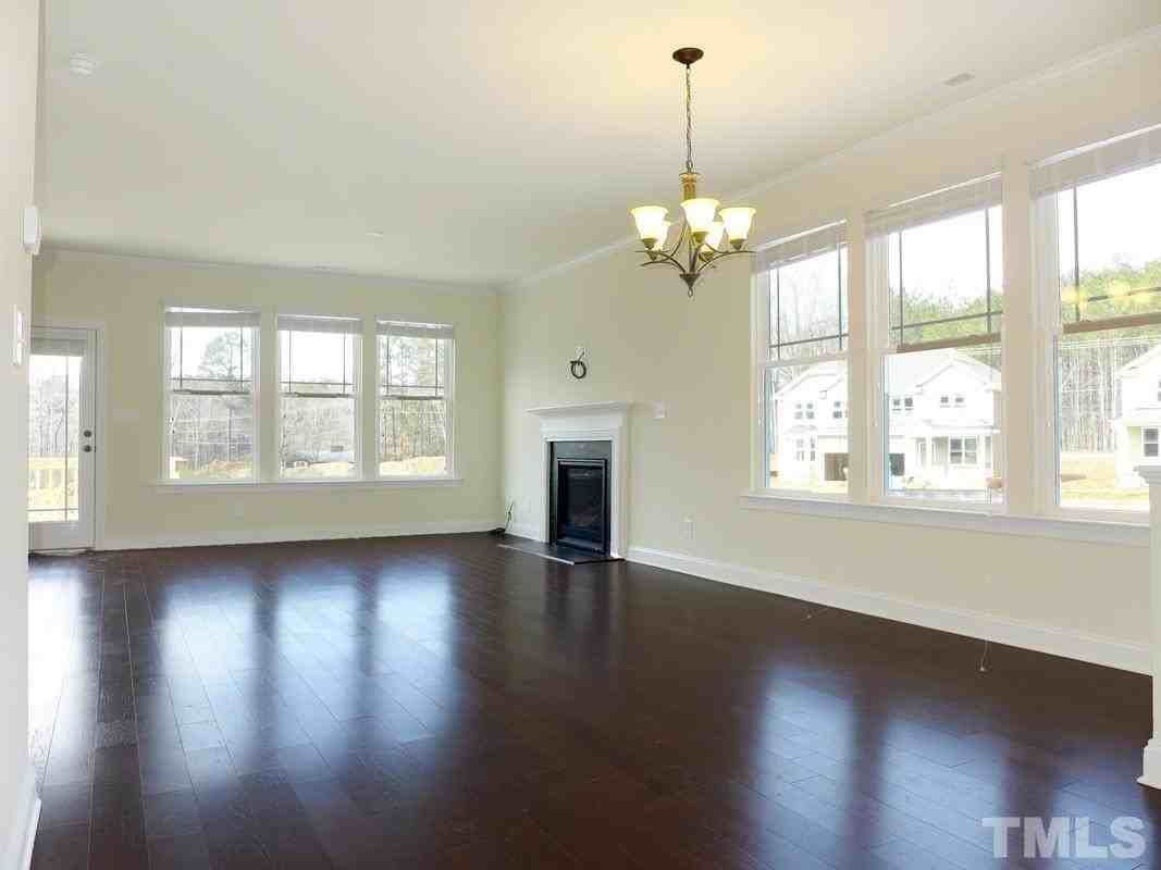 112 Bella Dr - Photo 4 of 17