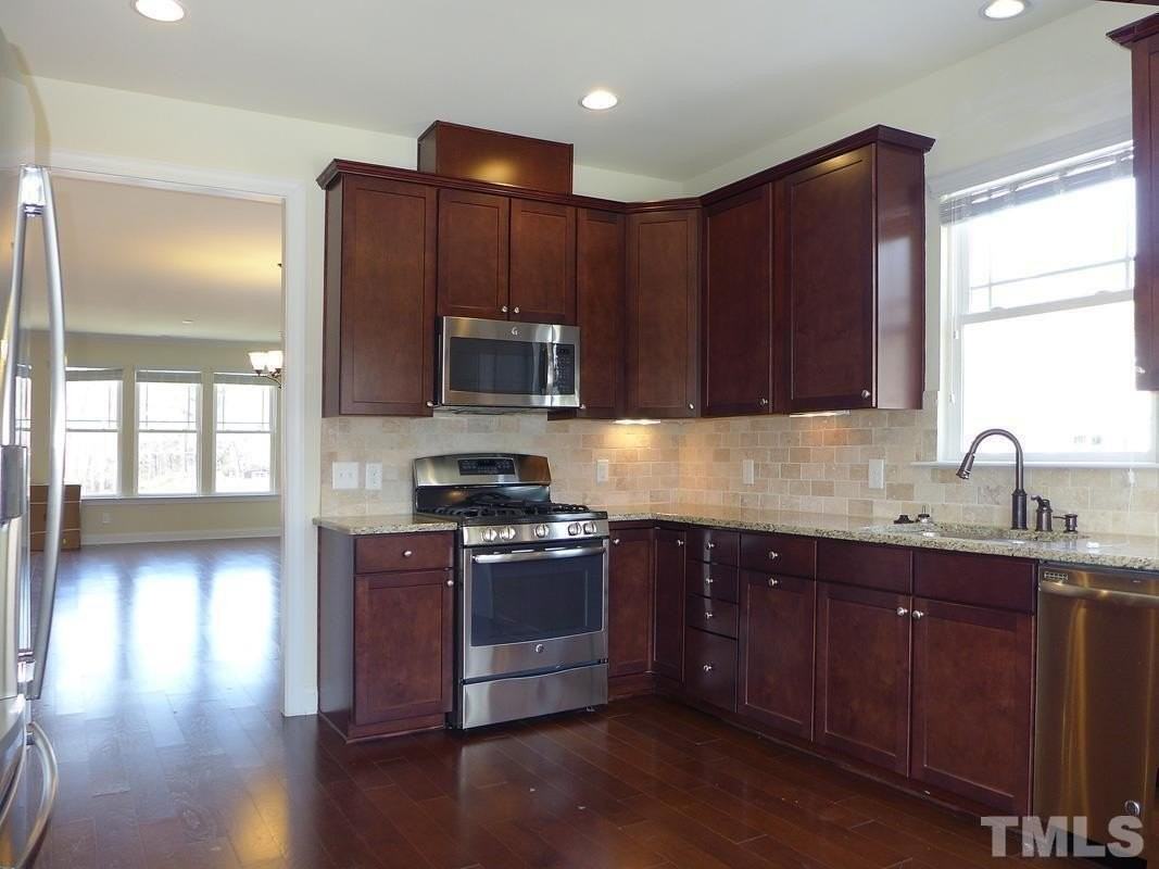 112 Bella Dr - Photo 6 of 17