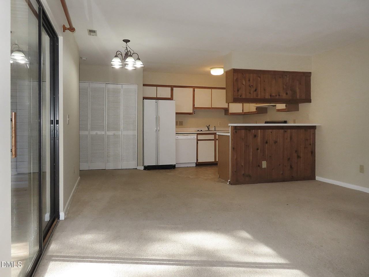 400 Summerwalk Cir - Photo 3 of 19