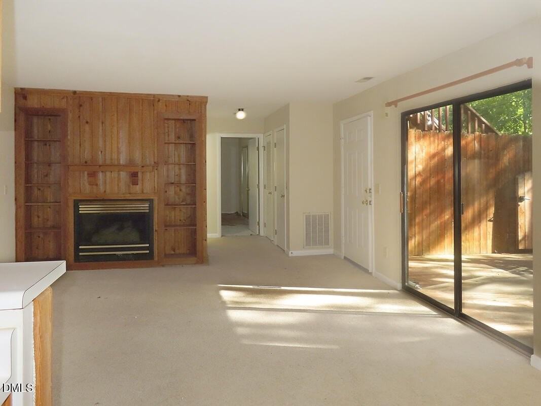 400 Summerwalk Cir - Photo 4 of 19