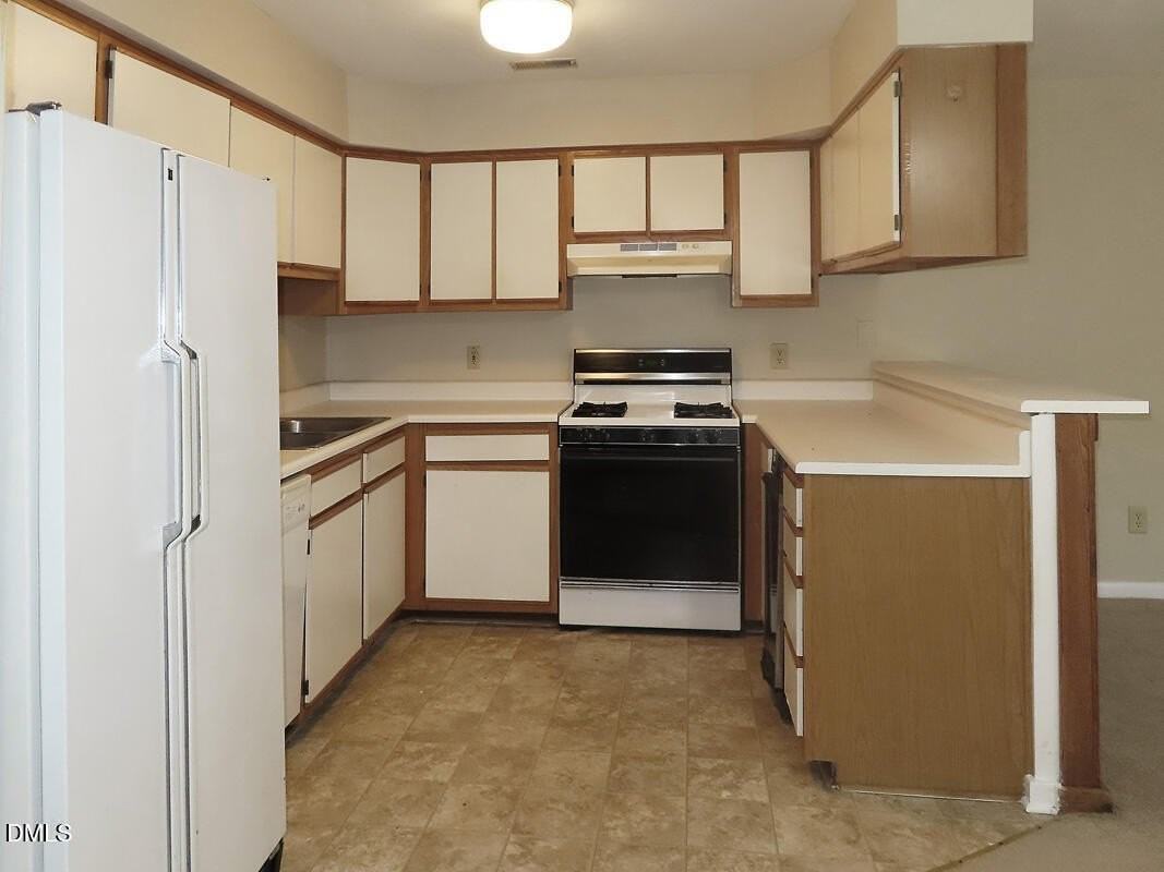 400 Summerwalk Cir - Photo 7 of 19