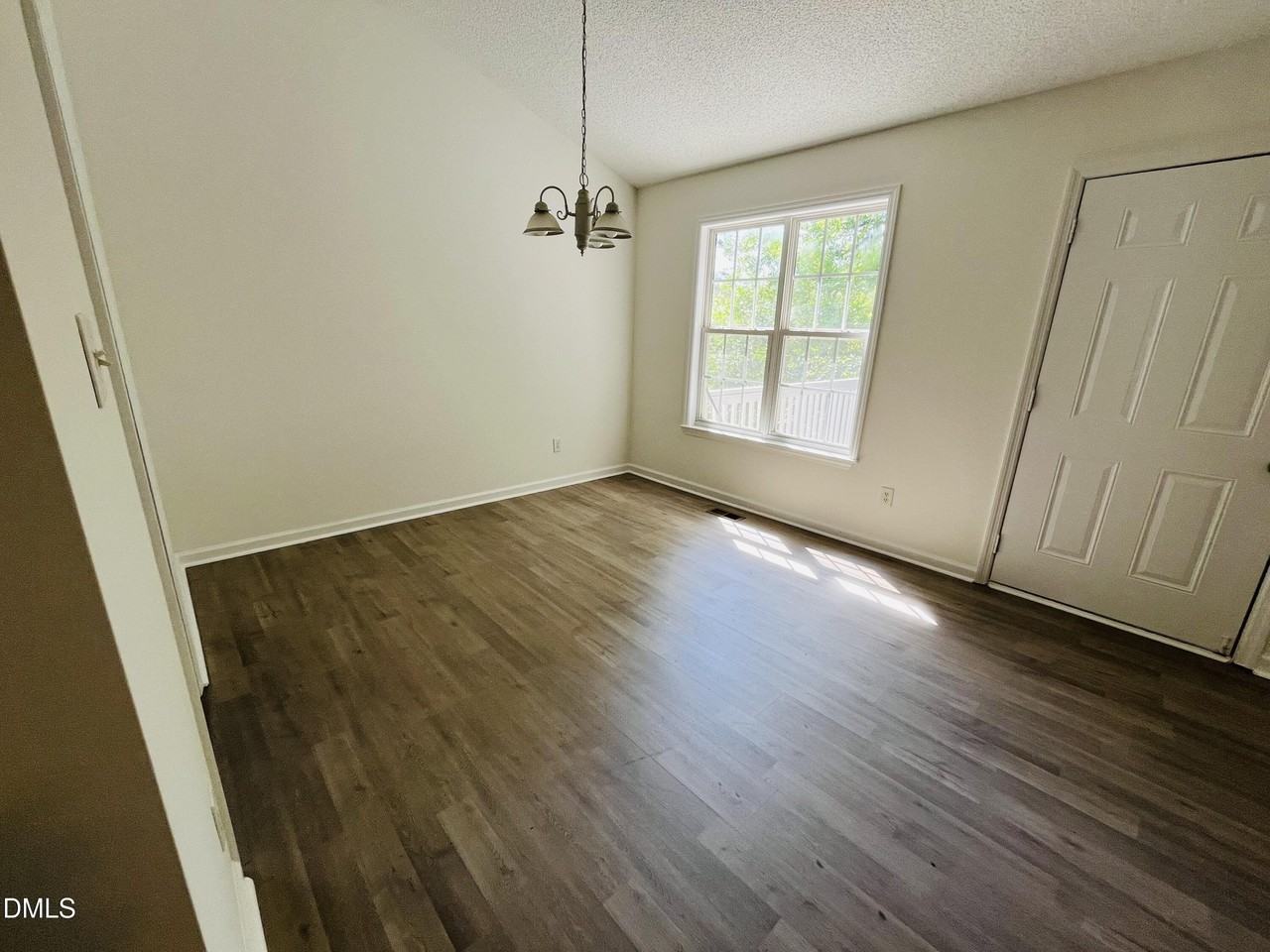 512 Corwood Dr - Photo 3 of 14