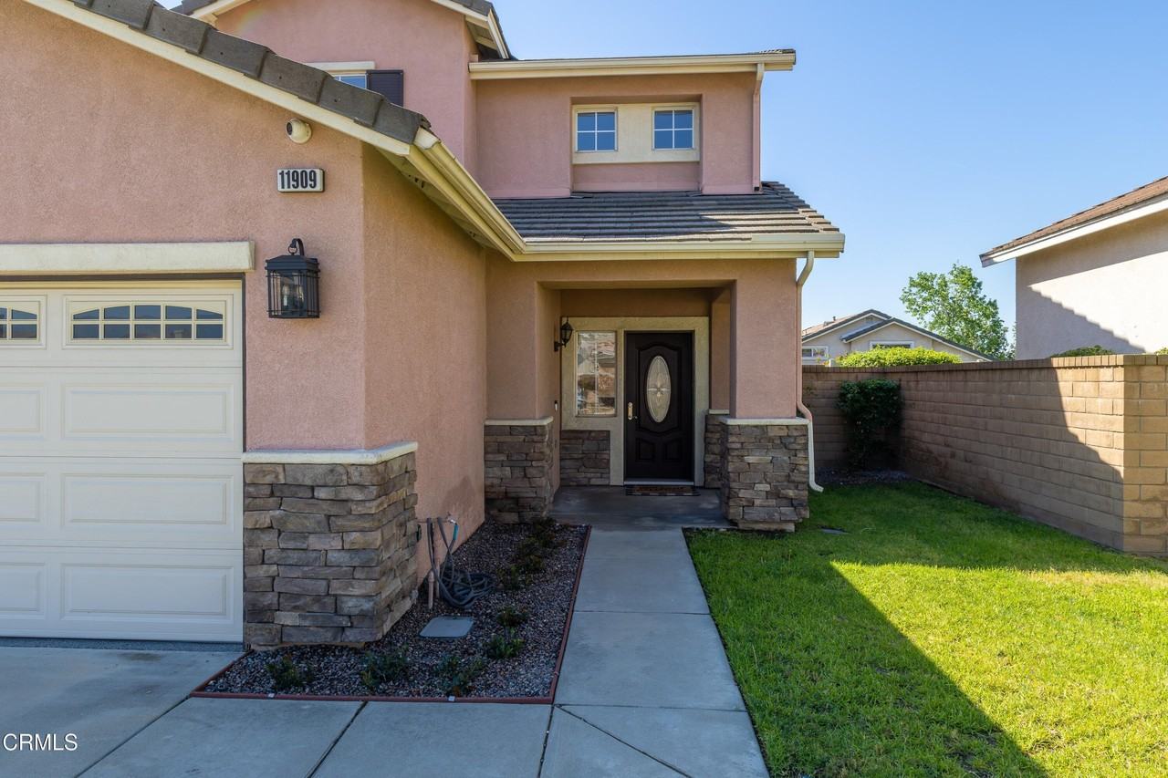 11909 Stegmeir Dr - Photo 2 of 46