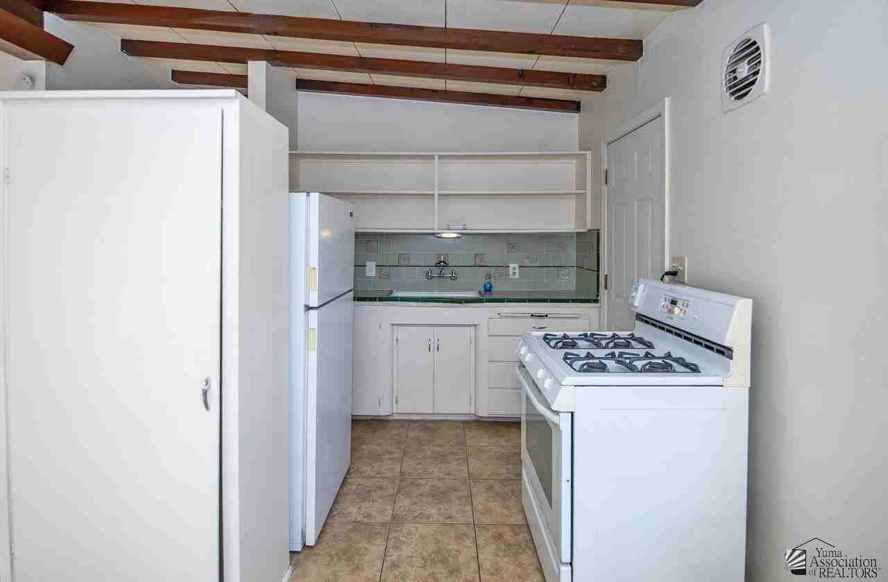 676 S Orange Ave - Photo 5 of 16