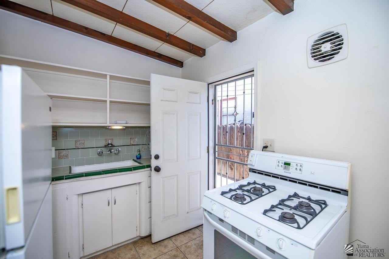 676 S Orange Ave - Photo 6 of 16