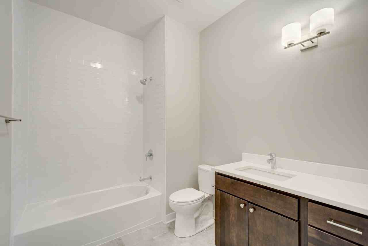 6125 N Clark St #102 - Photo 5 of 6