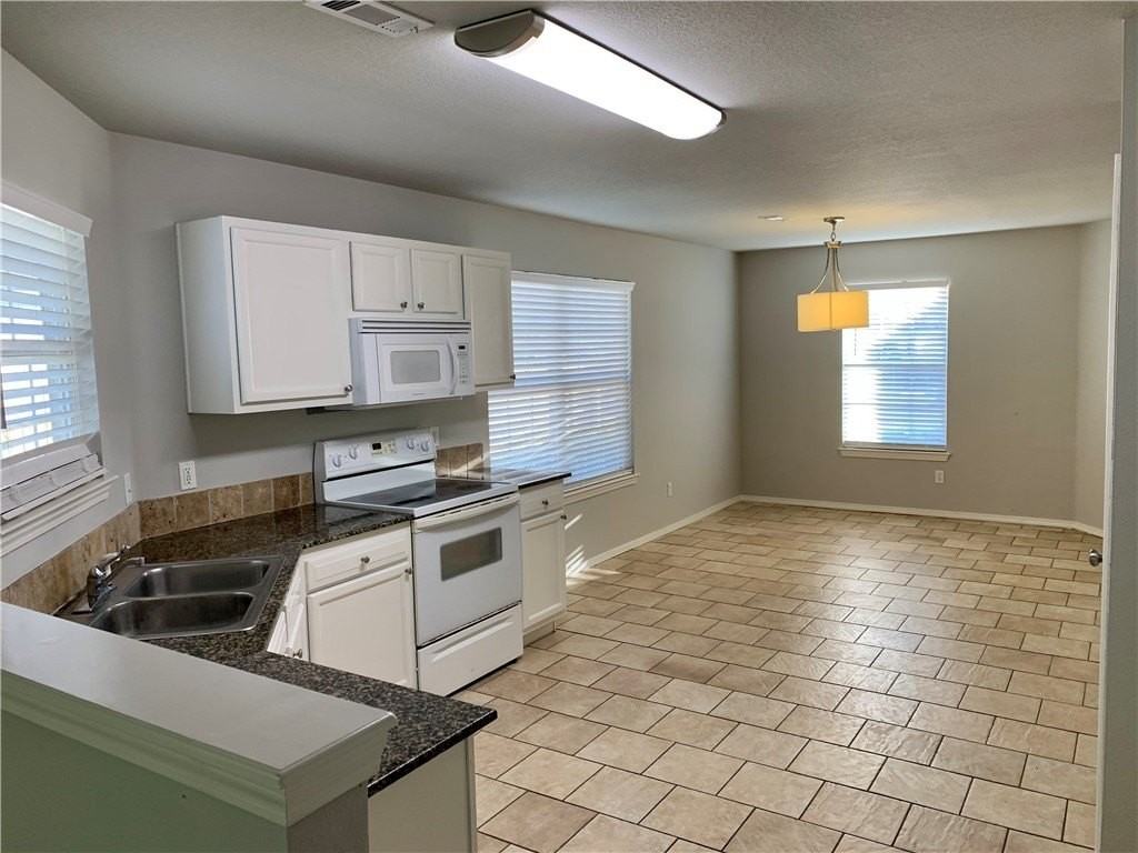 1907 S Pinewoods Dr - Photo 5 of 18