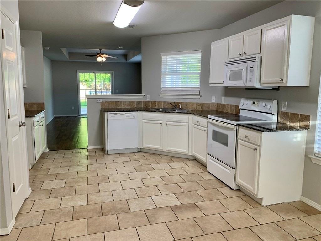 1907 S Pinewoods Dr - Photo 6 of 18