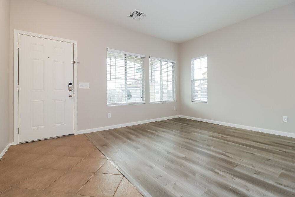 24254 W Desert Bloom St - Photo 4 of 17