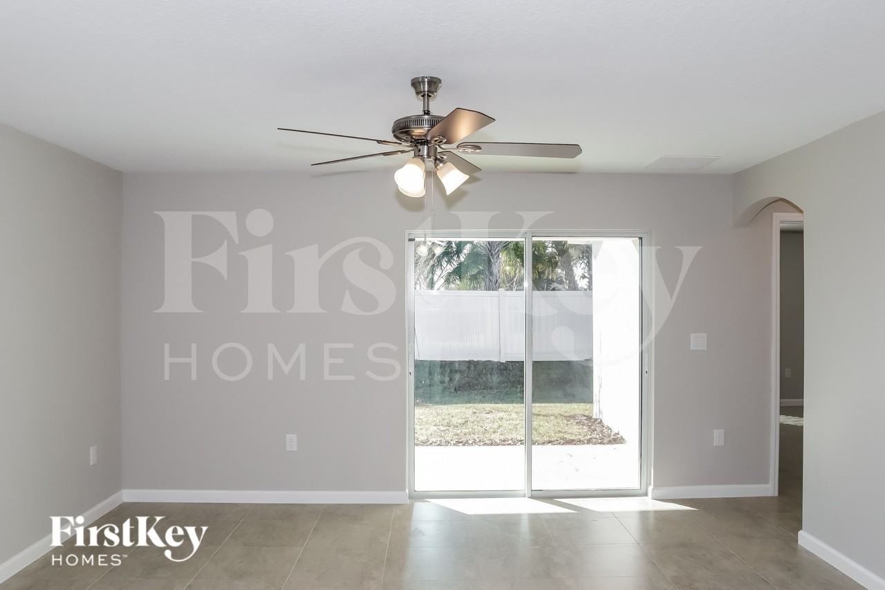 445 Earheart Dr - Photo 3 of 15