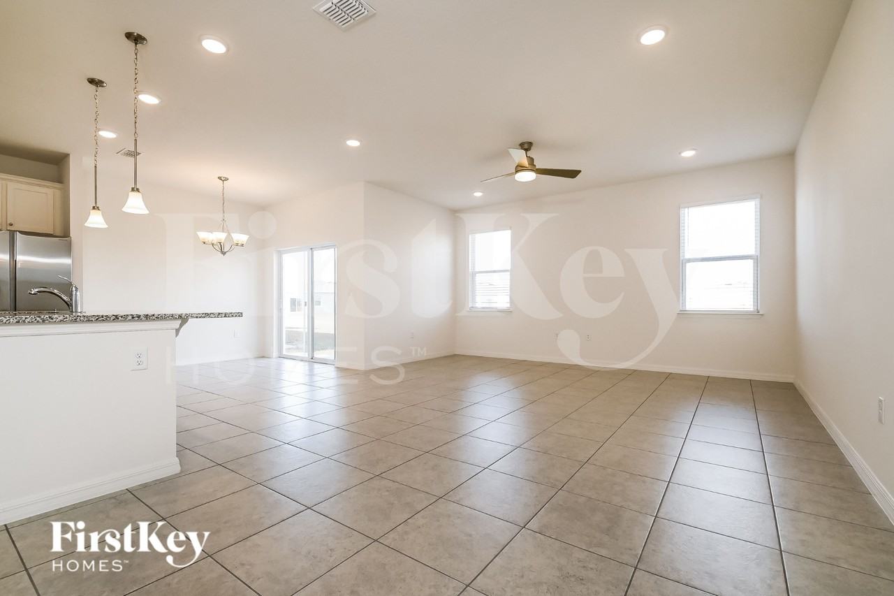 217 Windsor Reserve Dr - Photo 2 of 16