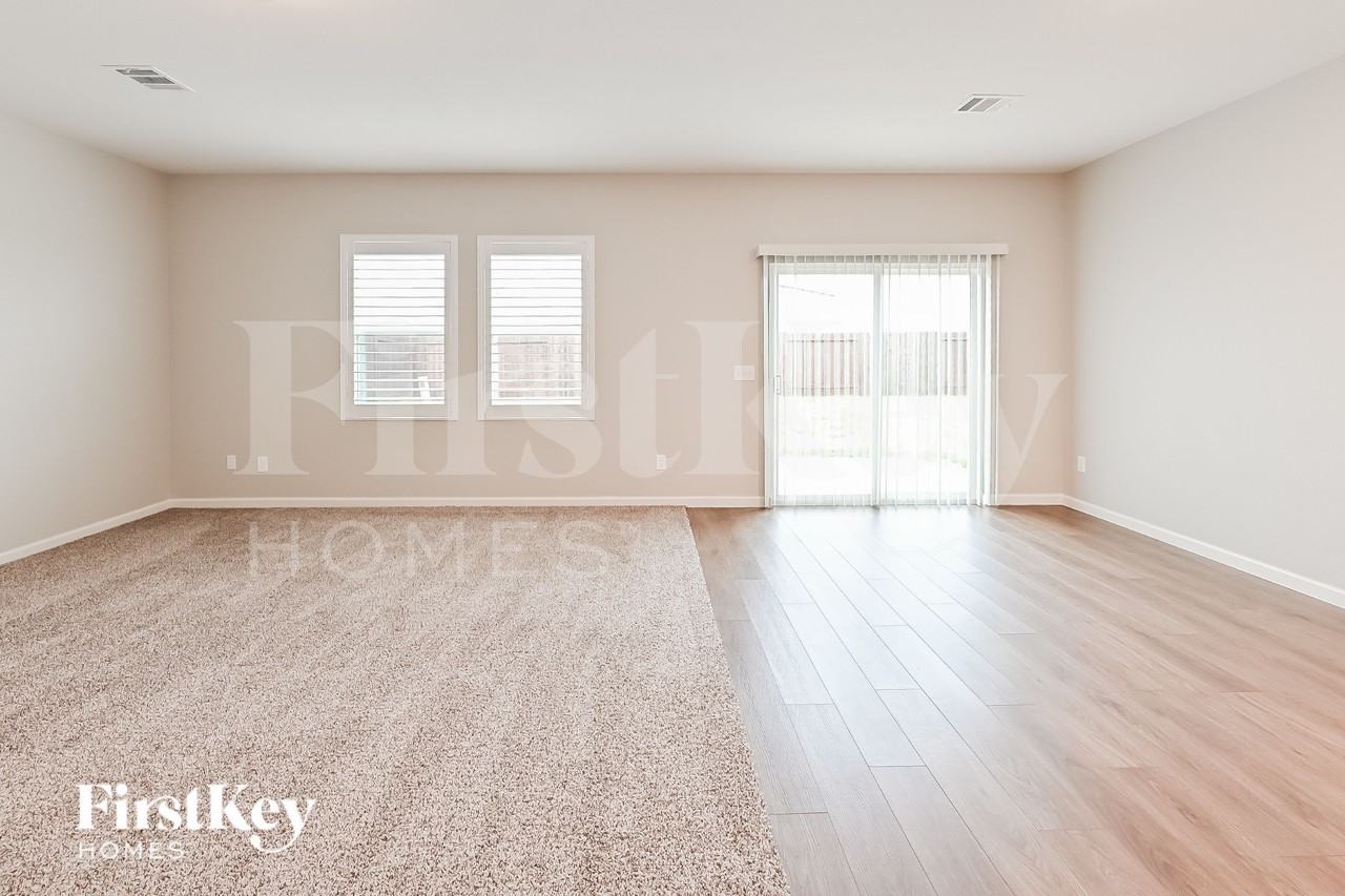 10080 Pappas Dr - Photo 4 of 15