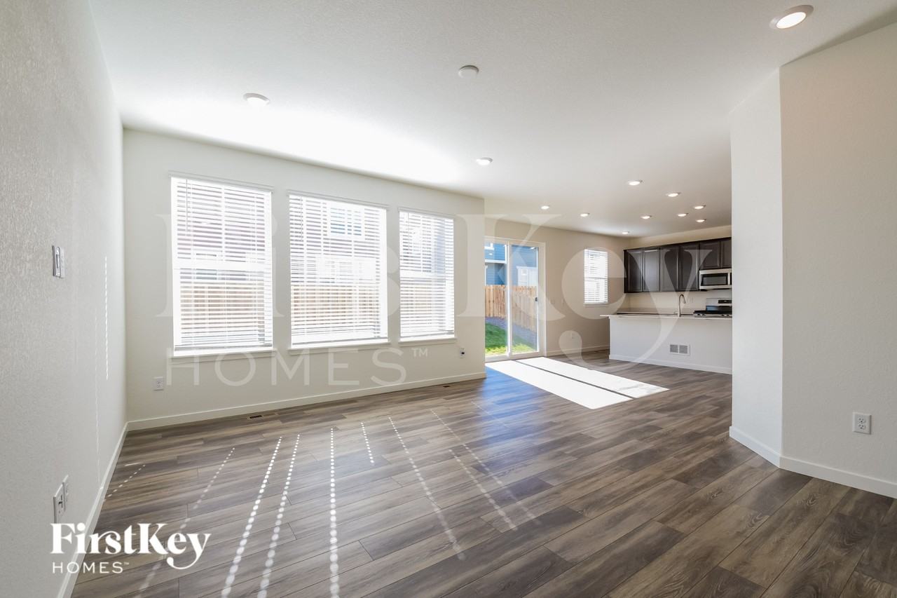 10994 Uvalda St - Photo 3 of 15