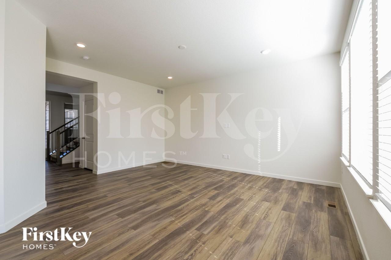 10994 Uvalda St - Photo 5 of 15