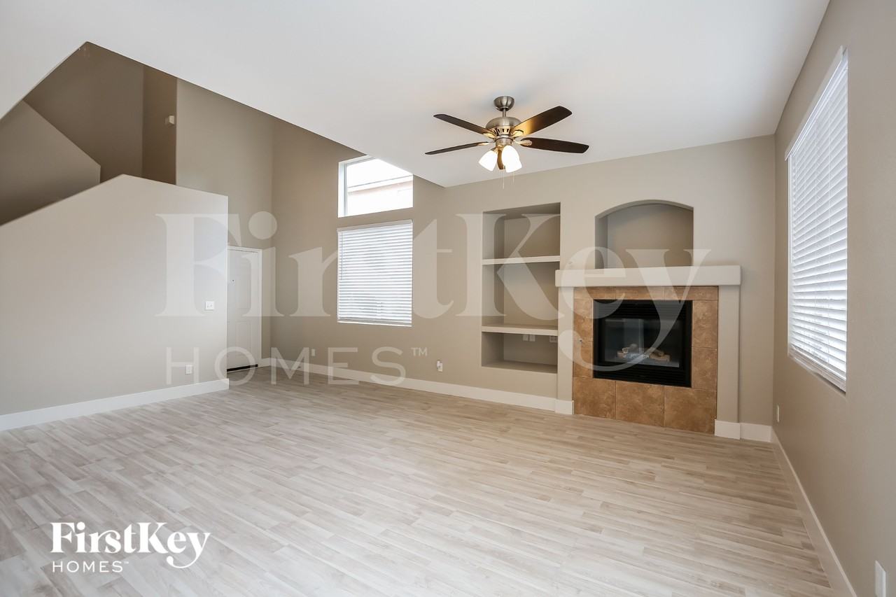 8905 Tumblewood Ave - Photo 3 of 15