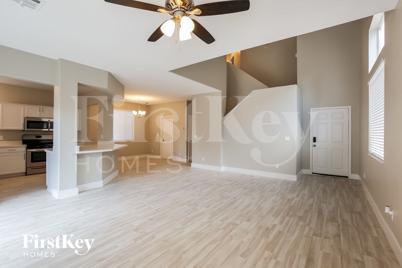 8905 Tumblewood Ave - Photo 4 of 15