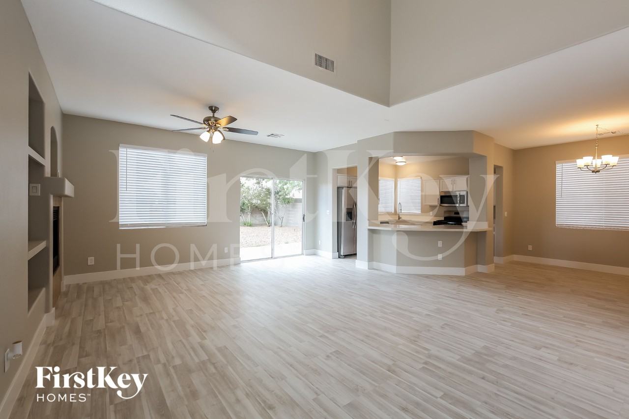 8905 Tumblewood Ave - Photo 5 of 15