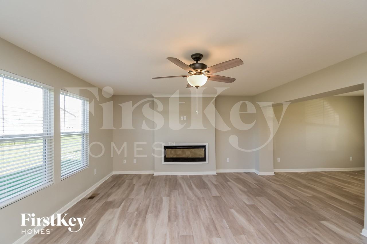 5510 Wood Spring Ln - Photo 3 of 16