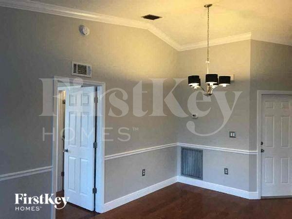 17261 Oriole Rd - Photo 4 of 15