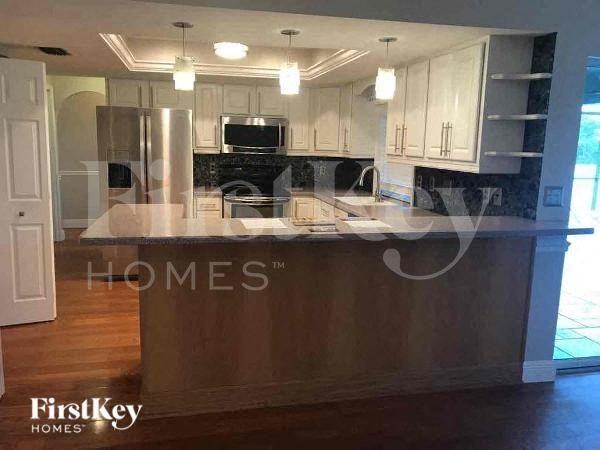 17261 Oriole Rd - Photo 6 of 15