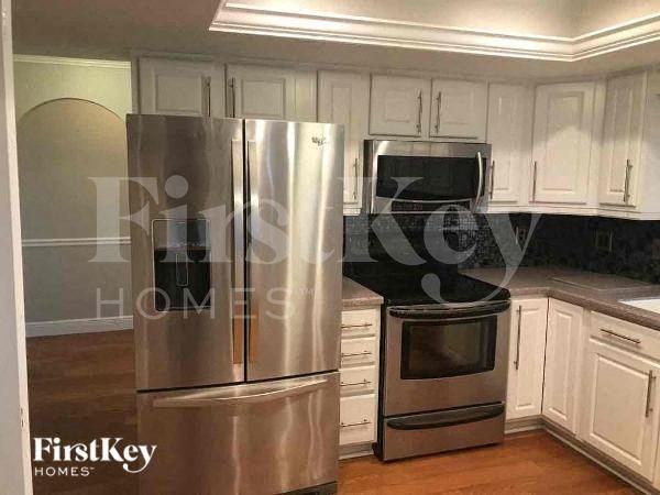 17261 Oriole Rd - Photo 7 of 15