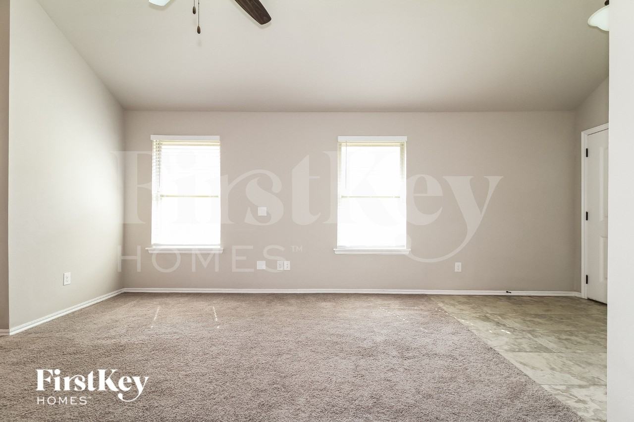 19708 Forsythe Dr - Photo 3 of 15